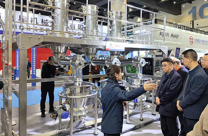 高服以“智能篩分系統(tǒng)+防爆解決方案”雙引擎驅(qū)動制造業(yè)升級，獲工信部領(lǐng)導(dǎo)現(xiàn)場點贊